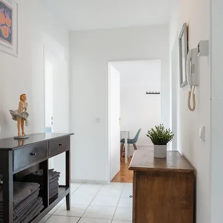 Bege Flatnest Mönchengladbach