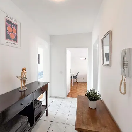 Bege Flatnest * Mönchengladbach