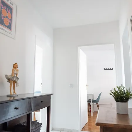 Bege Flatnest * Mönchengladbach