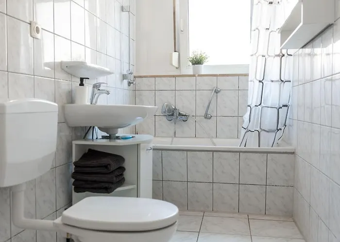 Bege Flatnest Mönchengladbach