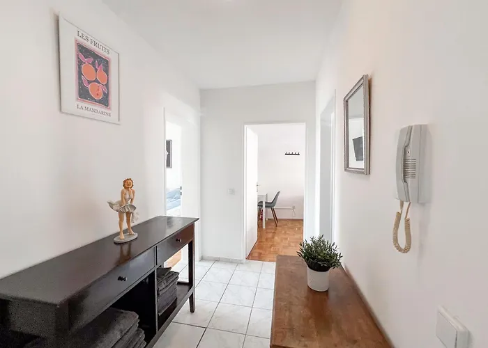 Bege Flatnest * Mönchengladbach