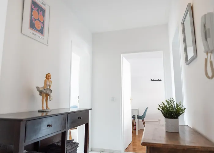 Bege Flatnest * Mönchengladbach