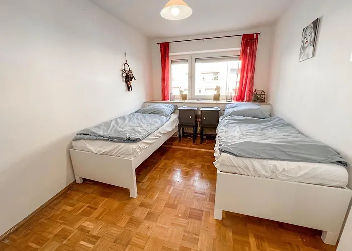 Bege Flatnest Lejlighed Mönchengladbach