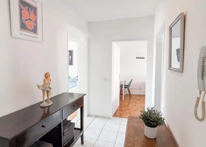 Bege Flatnest Mönchengladbach